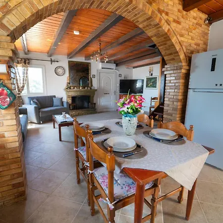 Popolaros Traditional House זקינטוס טאון