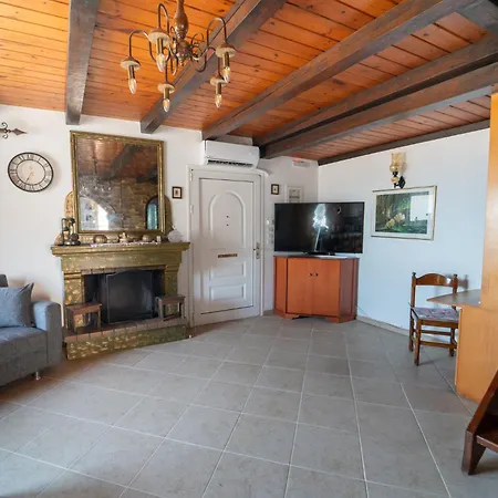 Popolaros Traditional House בית נופש