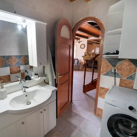 Popolaros Traditional House בית נופש *