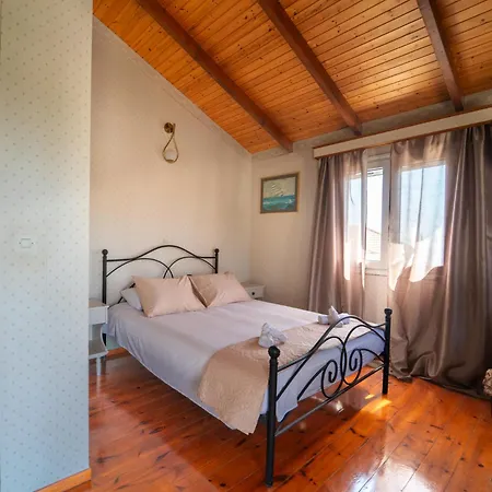 Popolaros Traditional House בית נופש