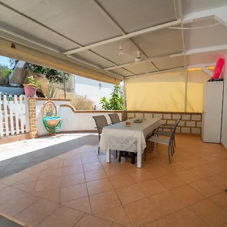 בית נופש Popolaros Traditional House *