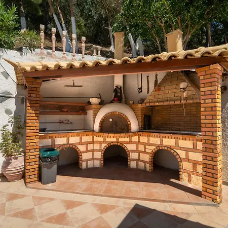 Popolaros Traditional House בית נופש