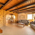 Popolaros Traditional House *