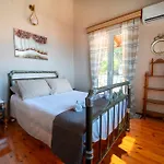 Popolaros Traditional House *
