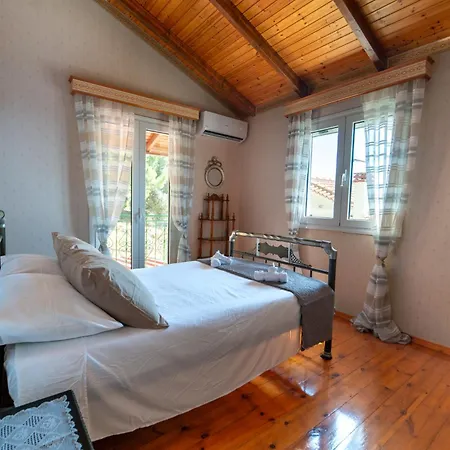 Holiday home Popolaros Traditional House