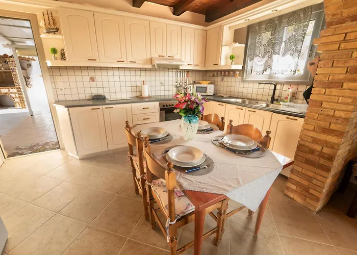 Popolaros Traditional House Сasa de vacaciones *