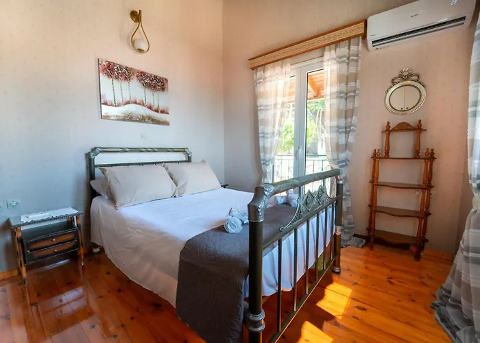 Popolaros Traditional House *